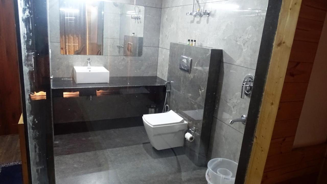 Humble Holiday Inn Kufri Simla Экстерьер фото
