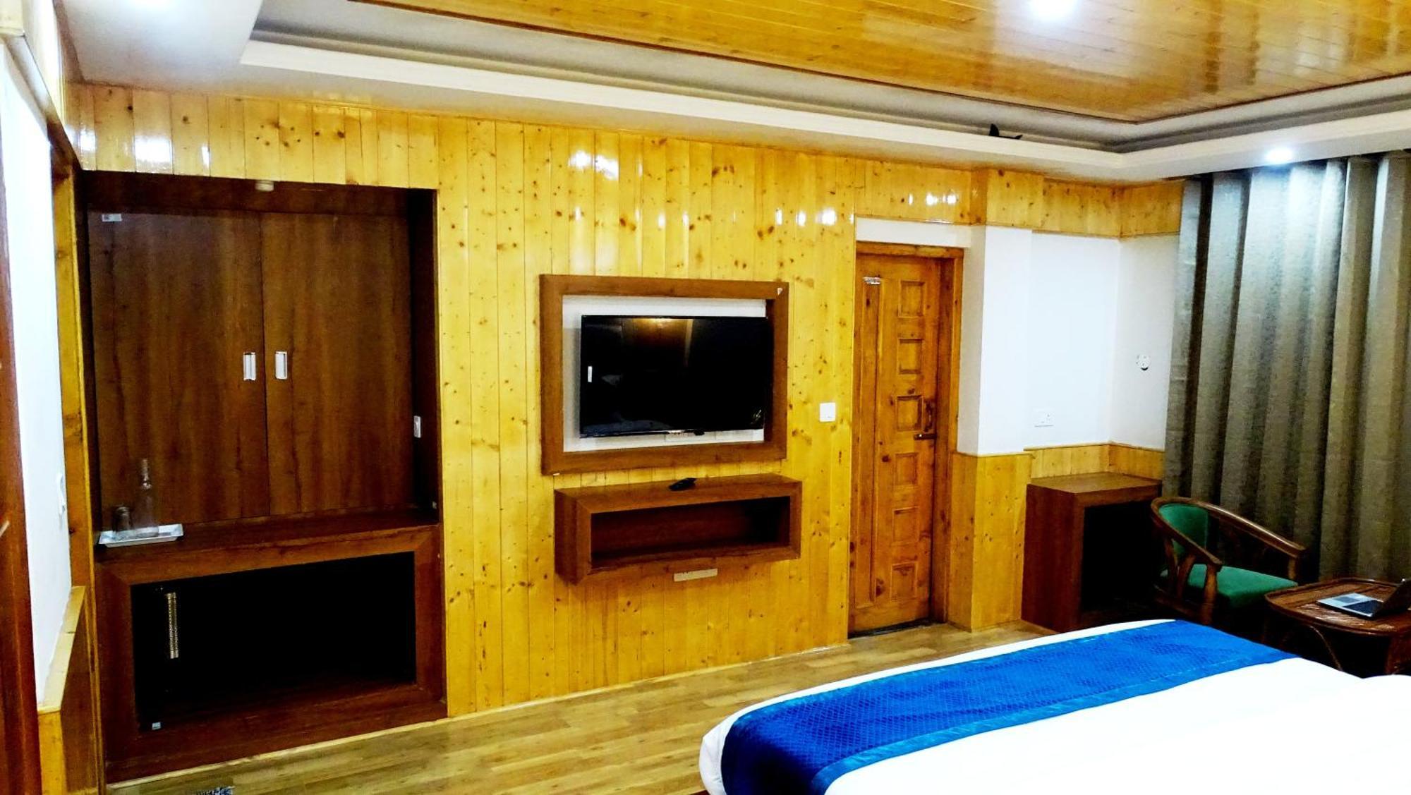 Humble Holiday Inn Kufri Simla Экстерьер фото