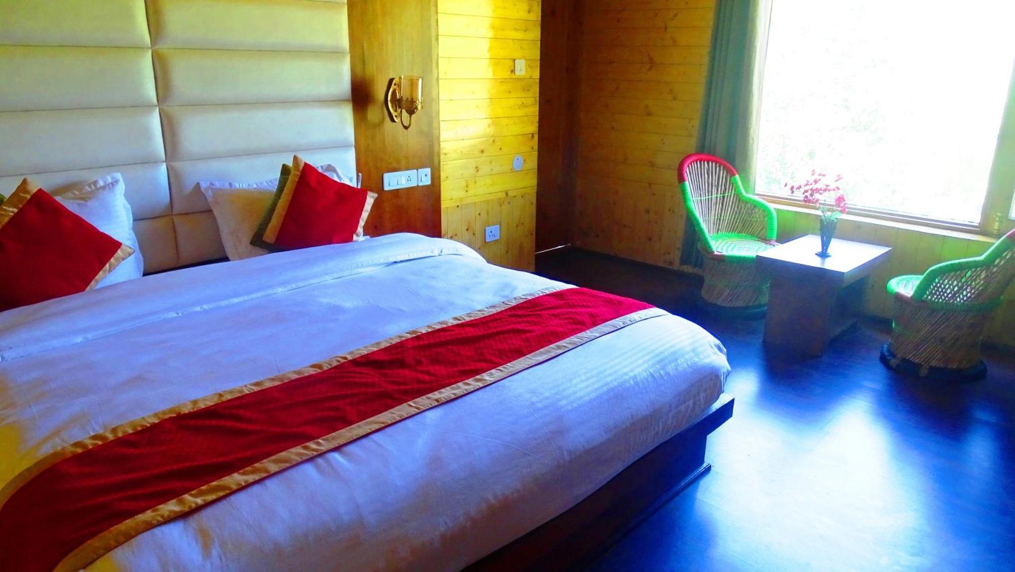 Humble Holiday Inn Kufri Simla Экстерьер фото