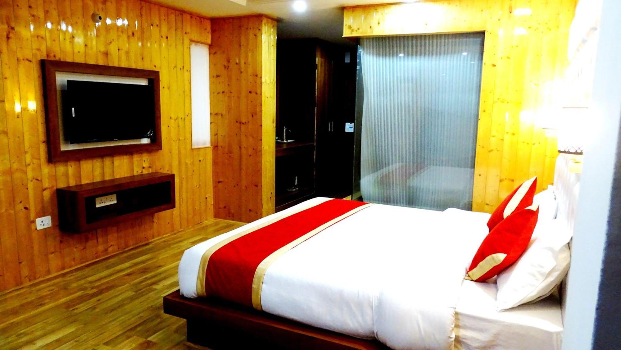 Humble Holiday Inn Kufri Simla Экстерьер фото